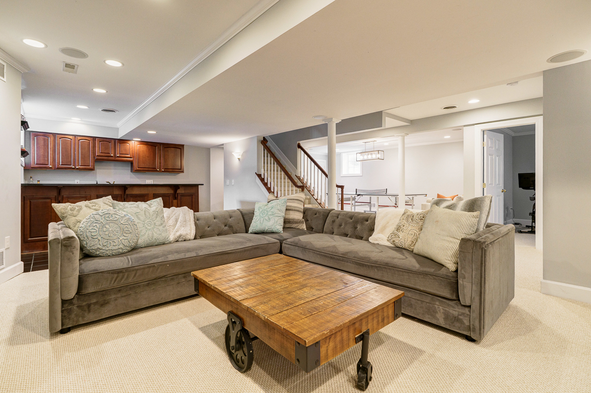 6988 Greensward Rd-17