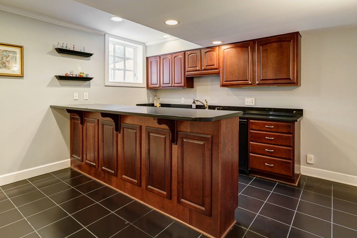 6988 Greensward Rd-19