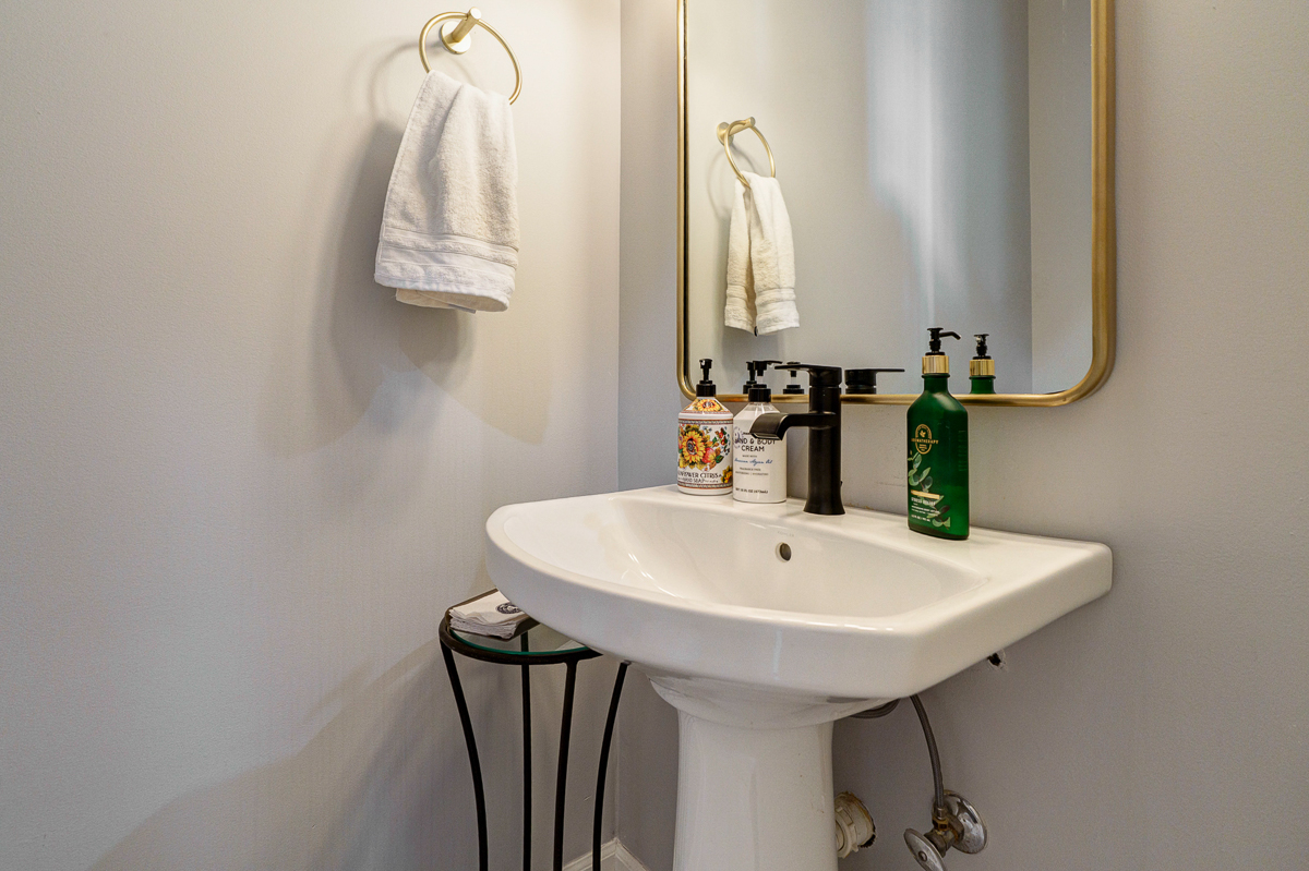 6988 Greensward Rd-30