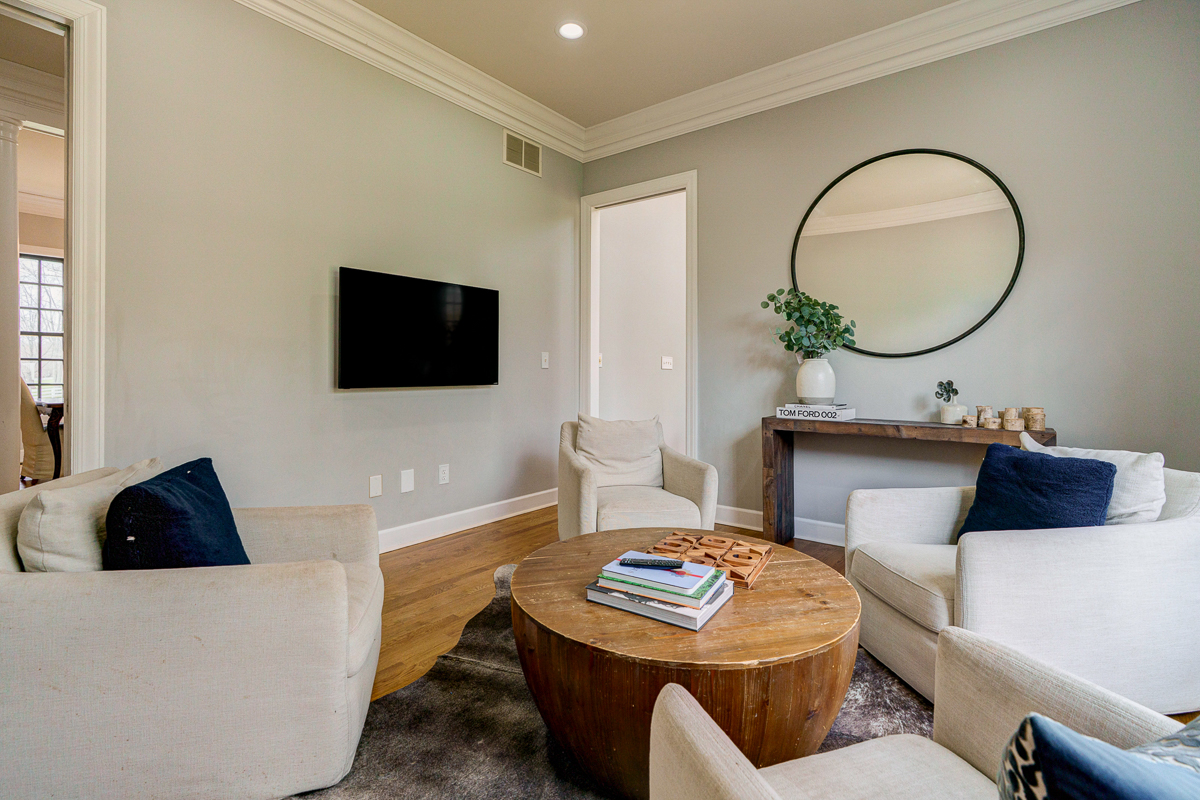 6988 Greensward Rd-39