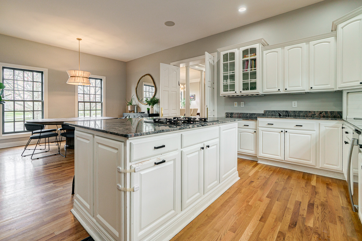 6988 Greensward Rd-44