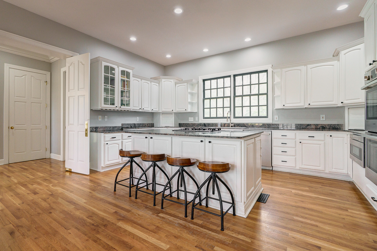 6988 Greensward Rd-47