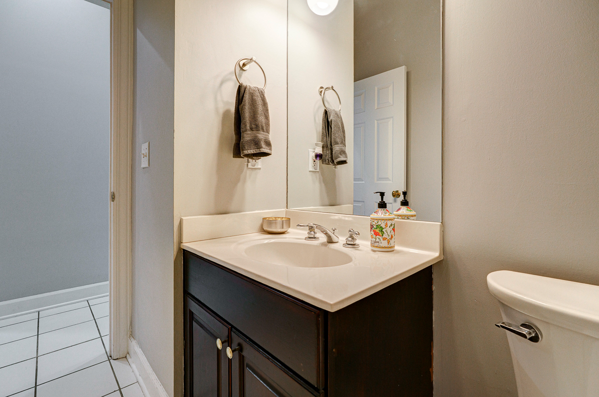 6988 Greensward Rd-53