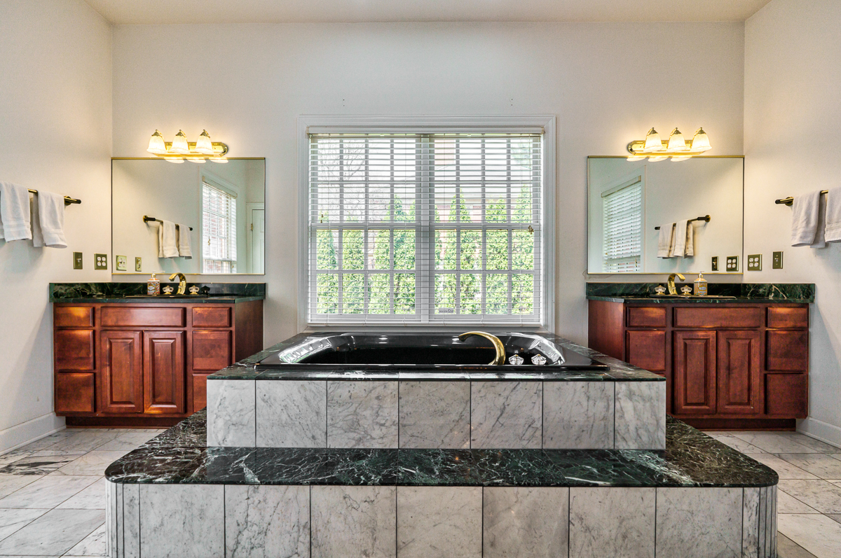 6988 Greensward Rd-58