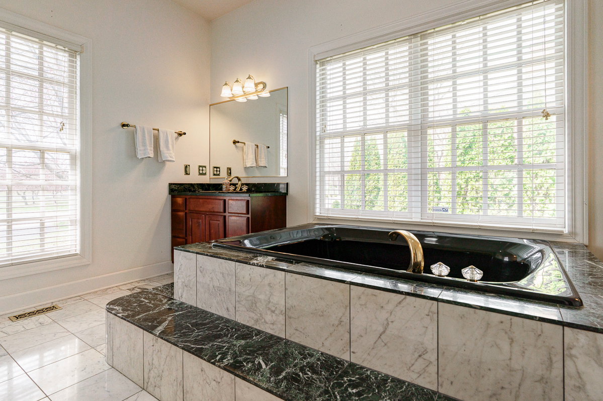 6988 Greensward Rd-59