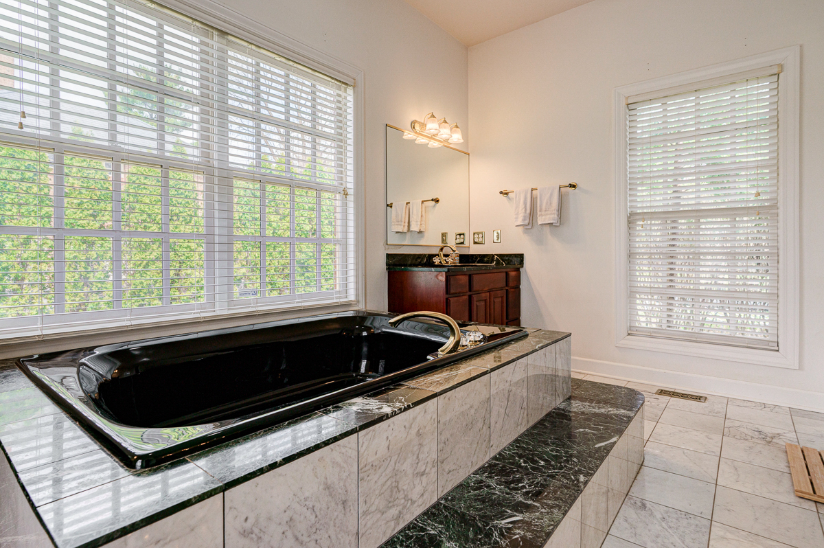 6988 Greensward Rd-60