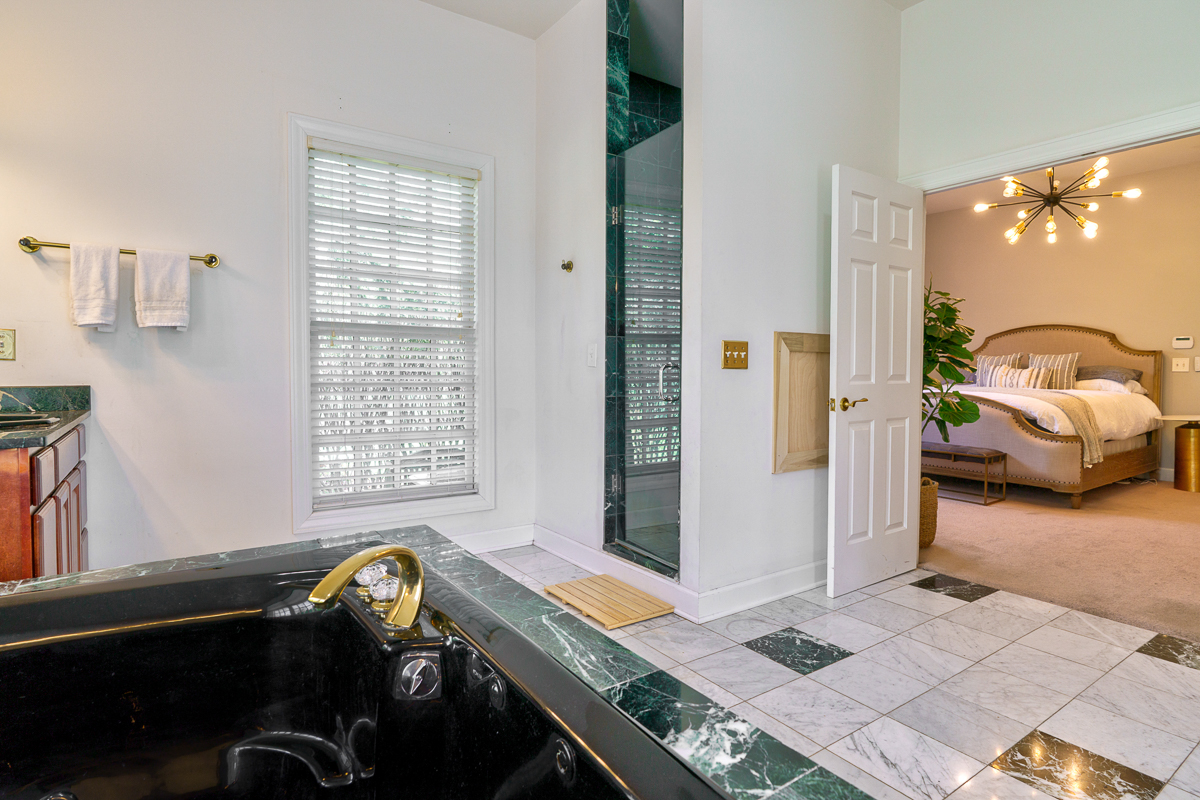 6988 Greensward Rd-61