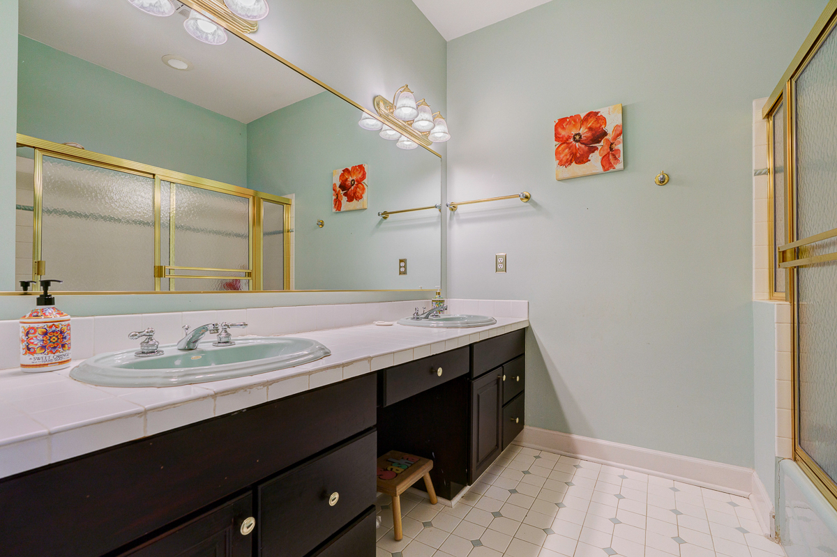 6988 Greensward Rd-68