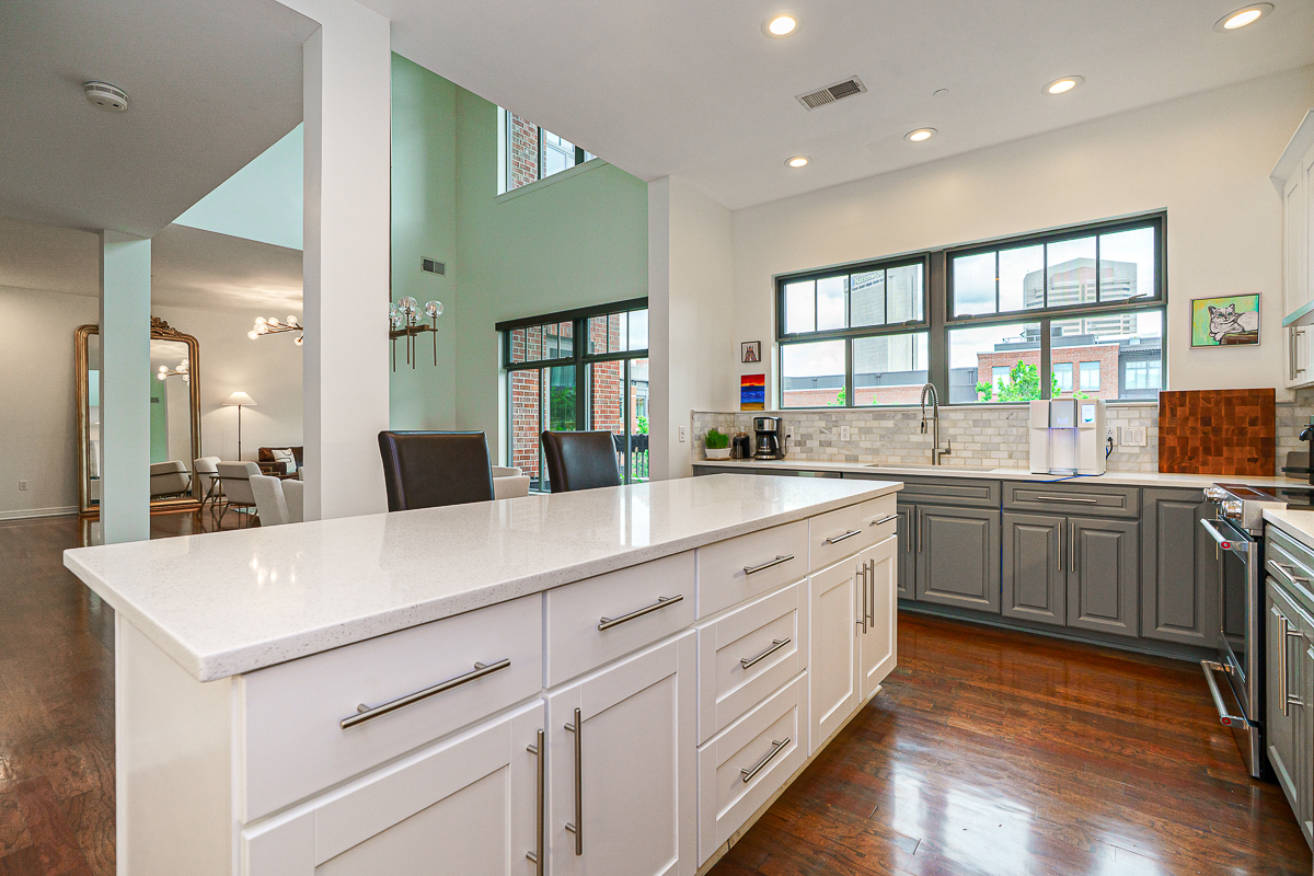 251 Daniel Burnham Sq-29