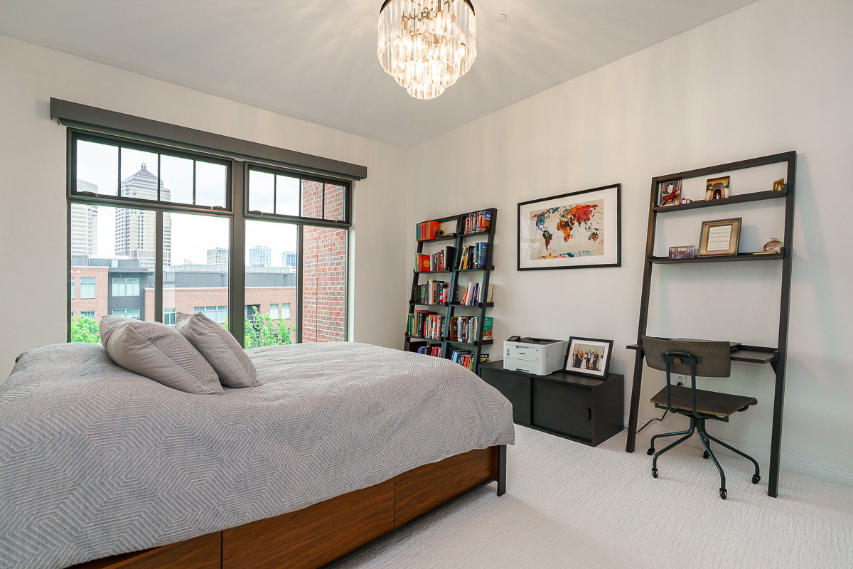 251 Daniel Burnham Sq-46