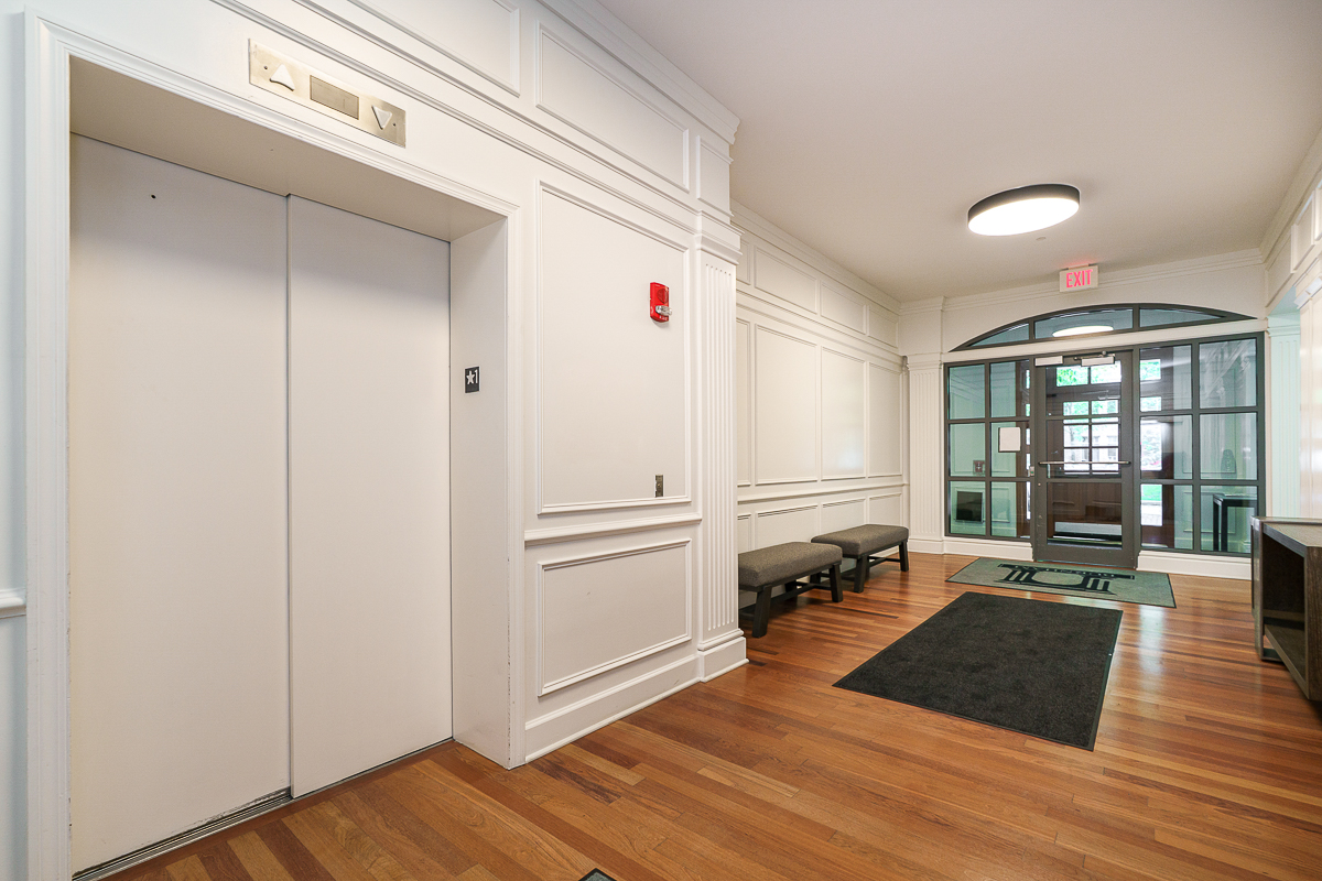 251 Daniel Burnham Sq-8