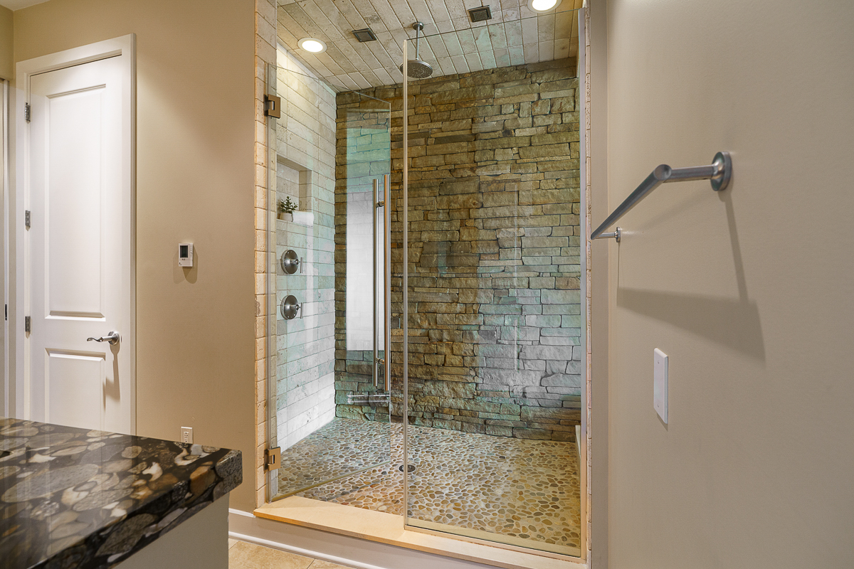 250 Daniel Burnham Sq #707-40