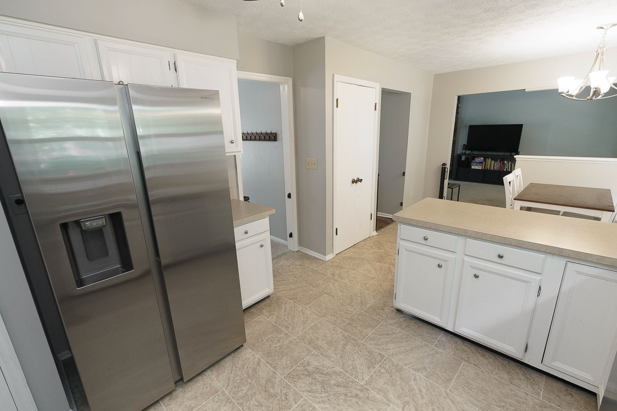 7439 Saunderlane Rd-27