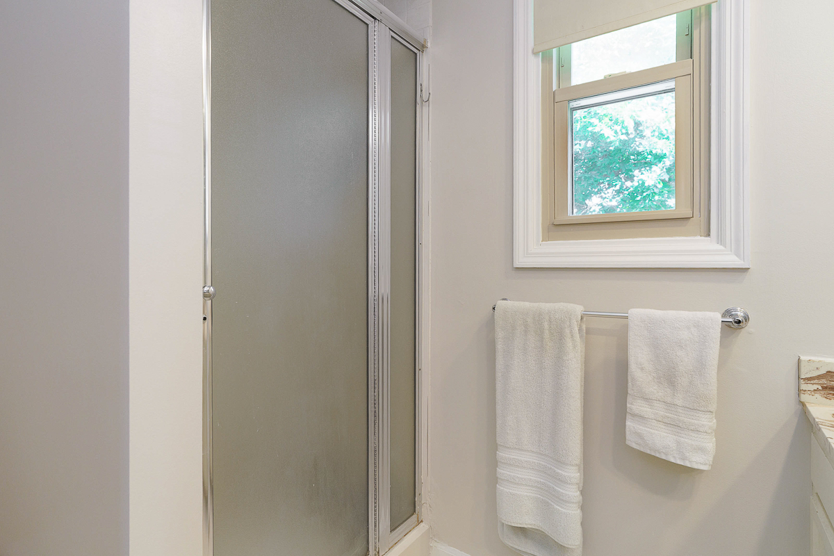 7439 Saunderlane Rd-37