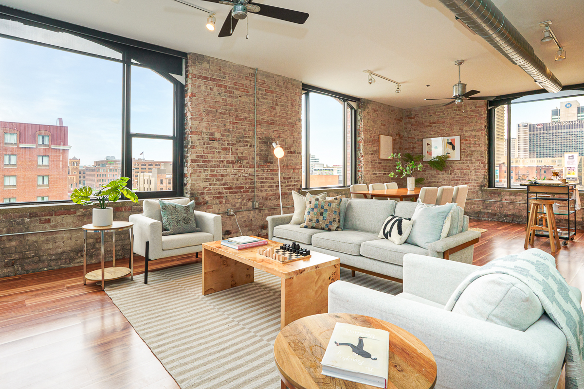 78 E Chestnut St #504-18