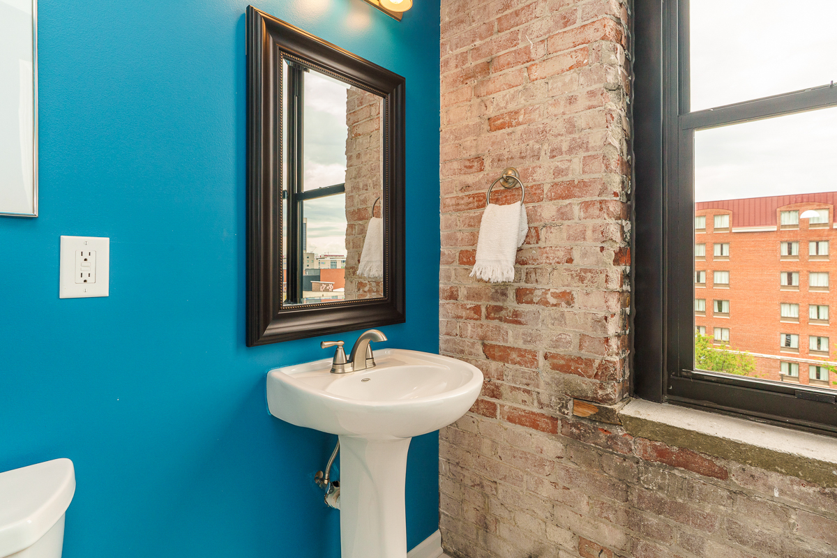 78 E Chestnut St #504-21