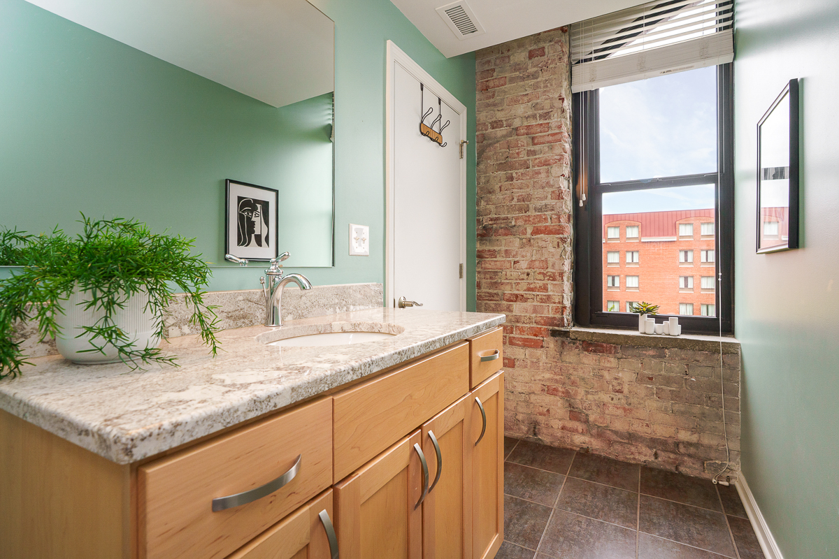 78 E Chestnut St #504-30