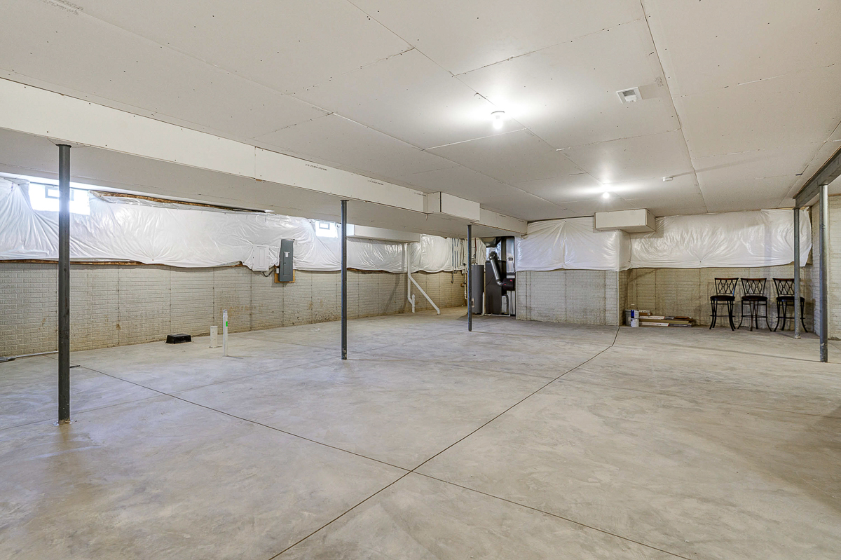 8139 Wolf Path Dr.--12