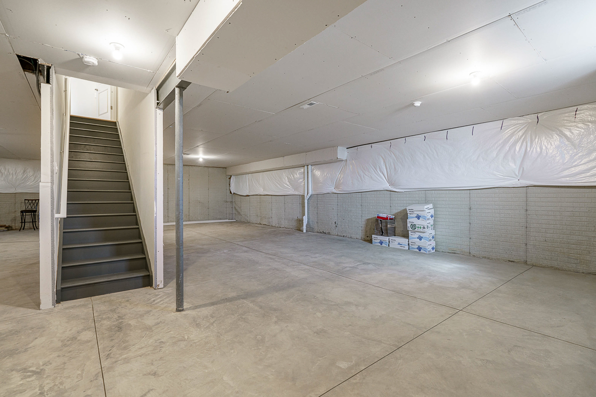 8139 Wolf Path Dr.--13