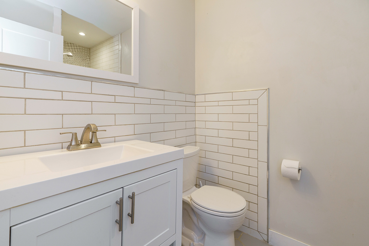 857-859 Wilson Ave-24