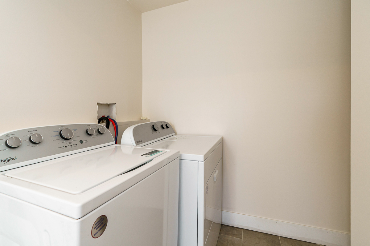 857-859 Wilson Ave-29