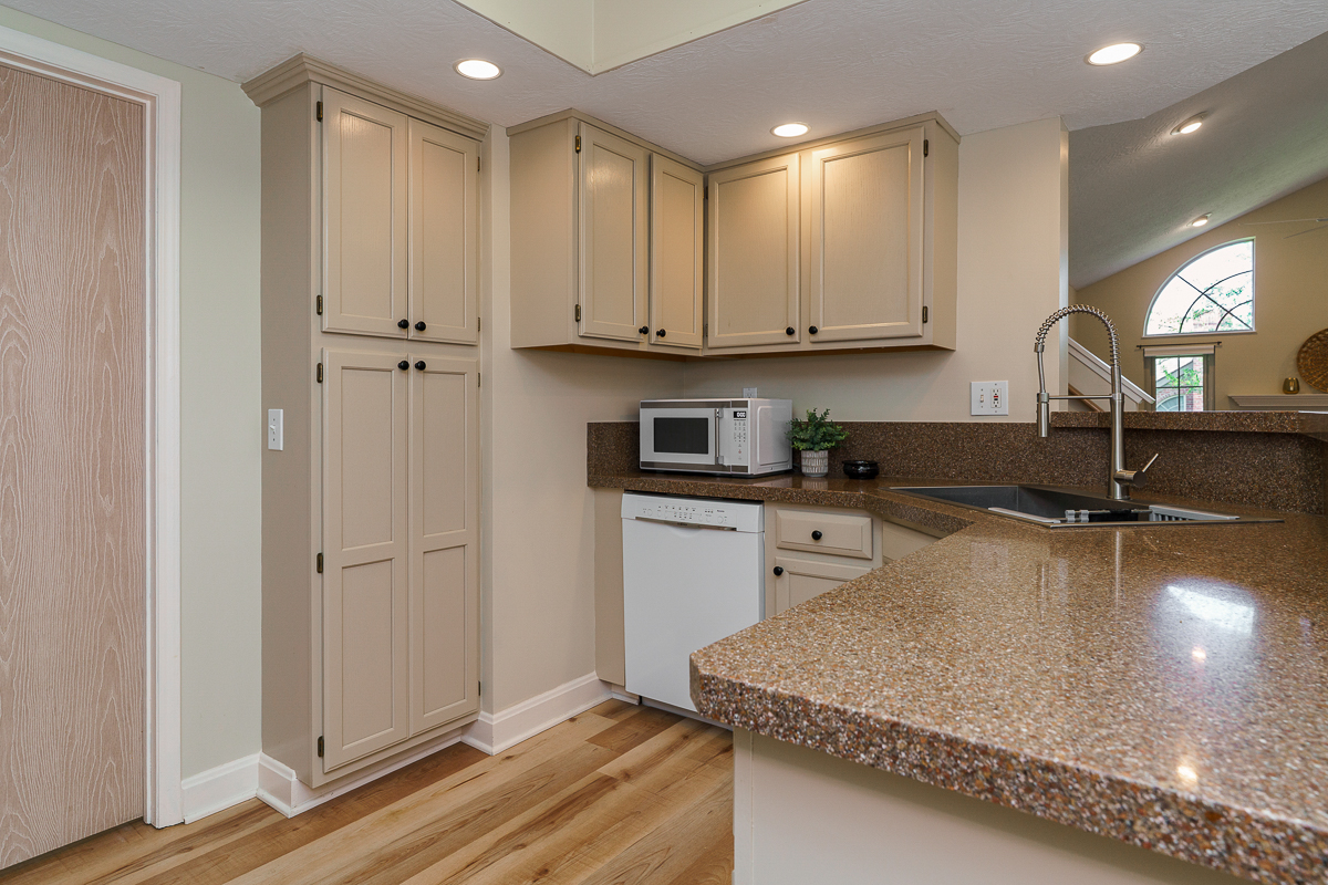 917 White Willow Lane-15