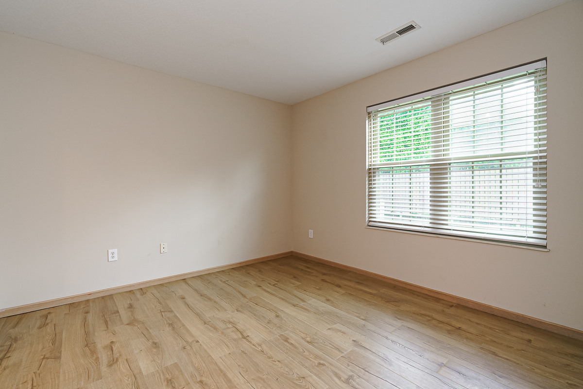 9427 Clermont Cir-10