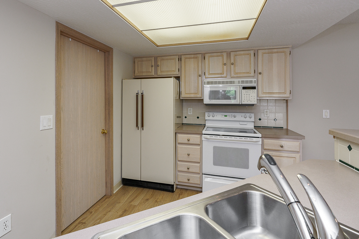 9427 Clermont Cir-27