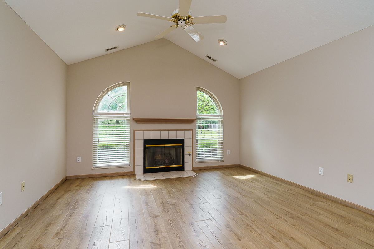 9427 Clermont Cir-28