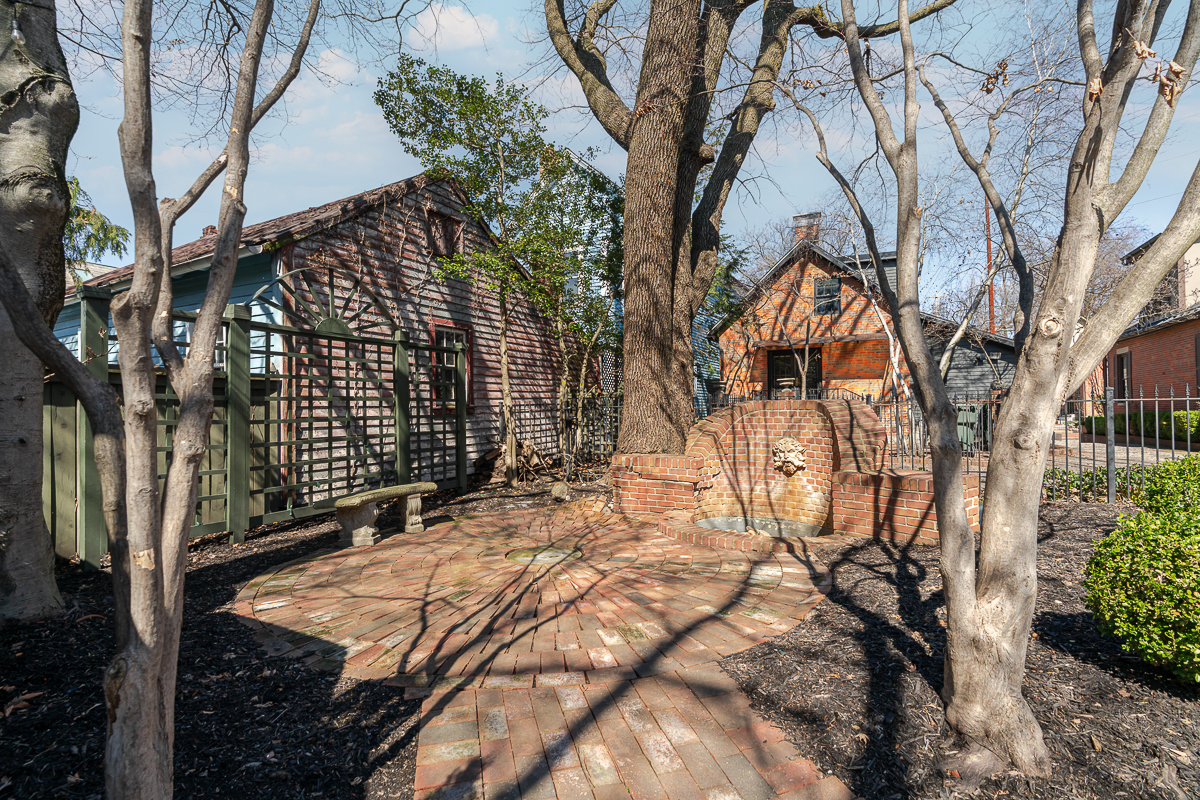 291 E Beck St ext-5