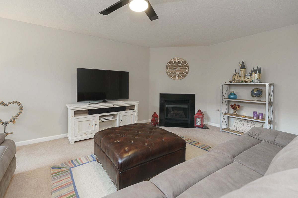 5649 Chippewa Falls St-10