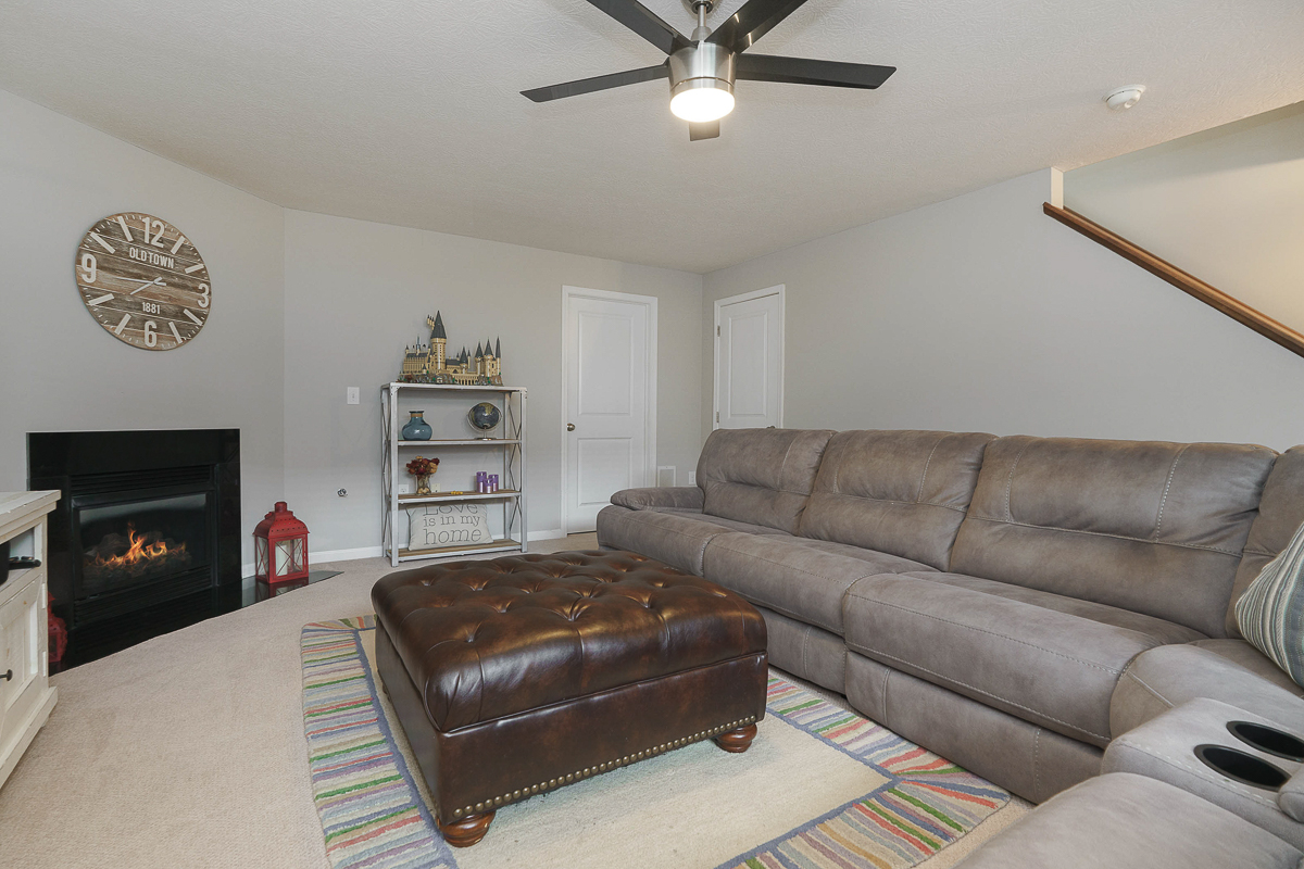 5649 Chippewa Falls St-12