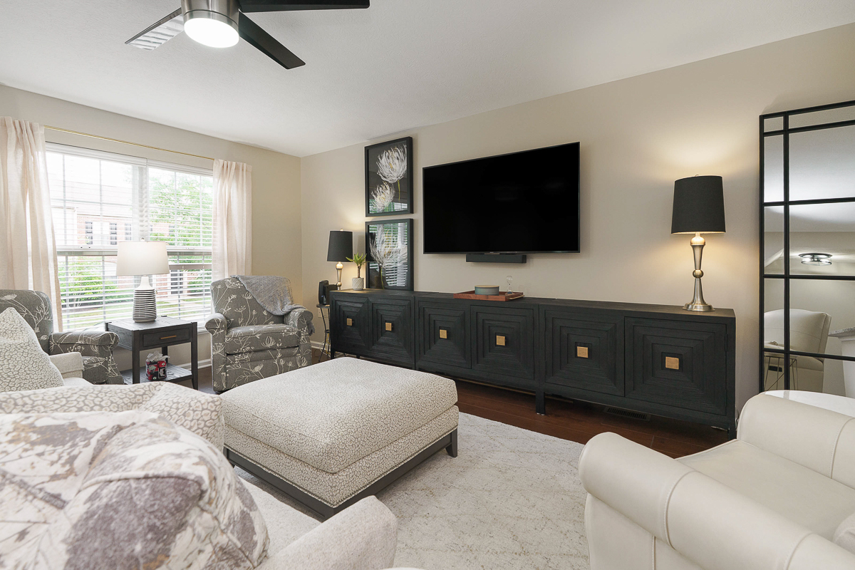 5649 Chippewa Falls St-24