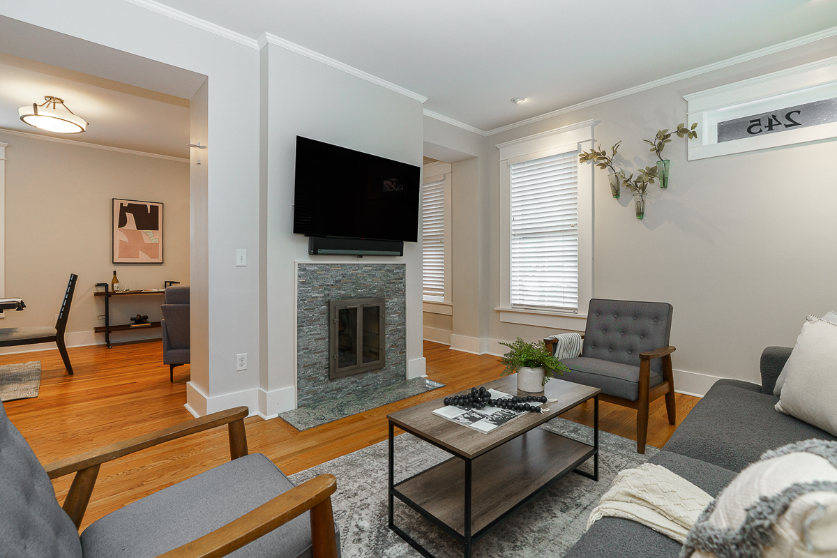 243 e Whittier St------29