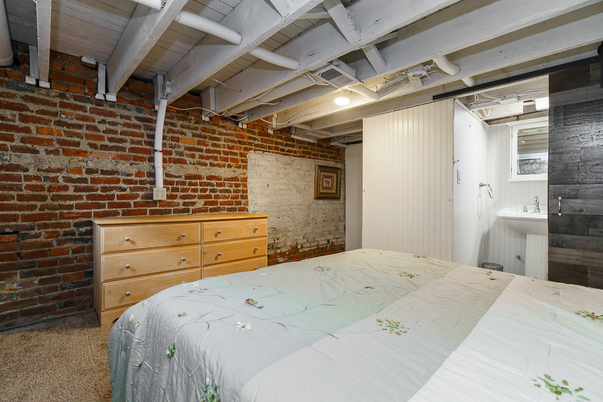 33 e Frankfort St-12