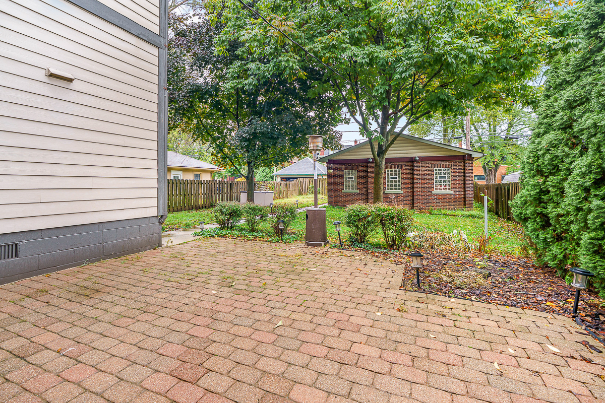 1833 Franklin Avenue-16