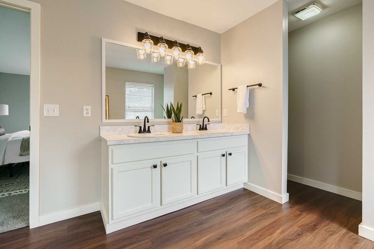 5270 Gladstone Pl.--34