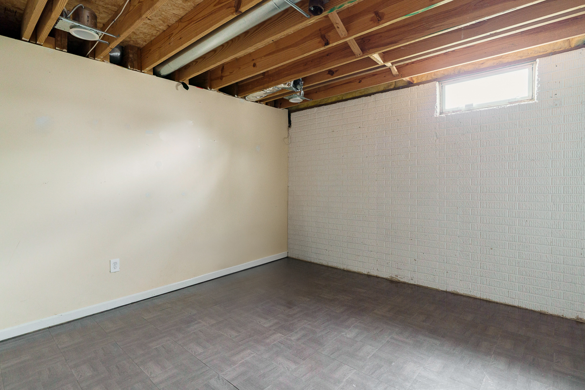 5270 Gladstone Pl.--7