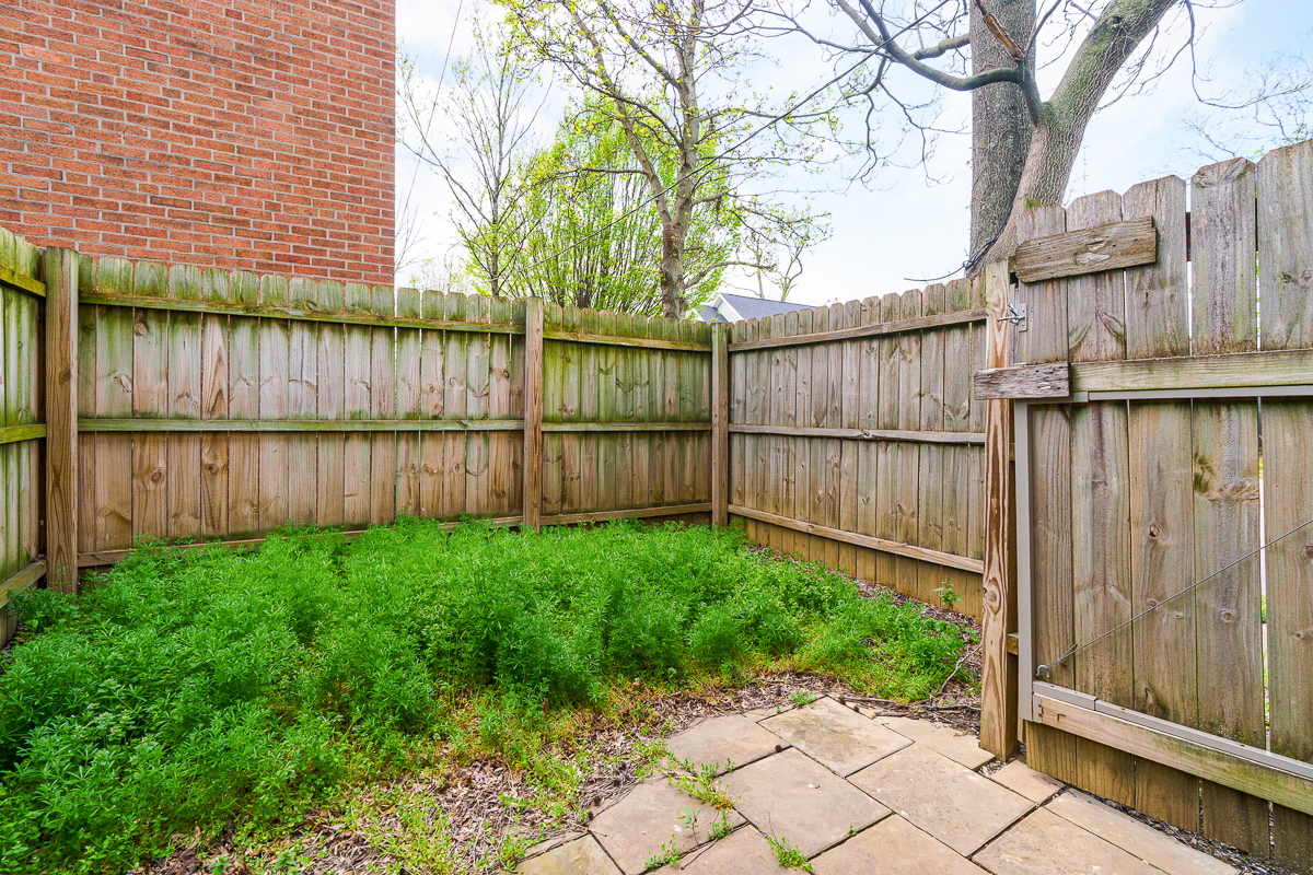 857-859 Wilson Ave-10