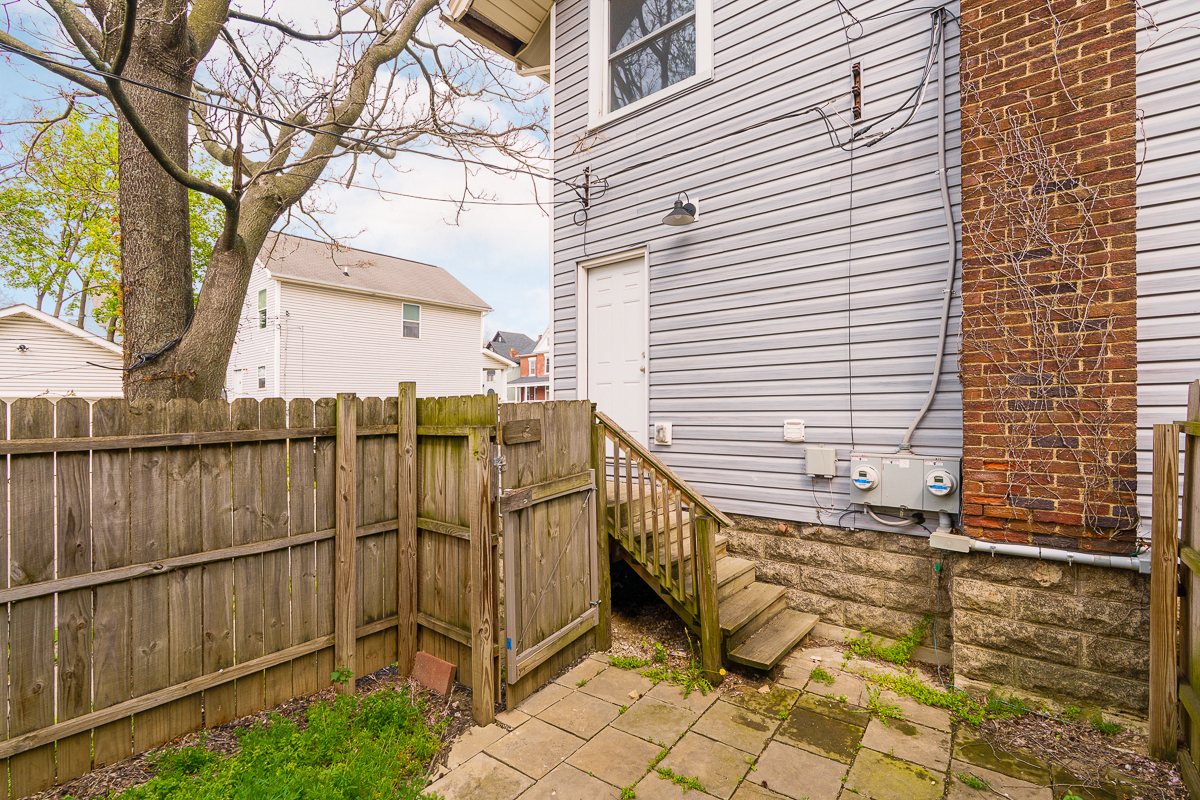 857-859 Wilson Ave-11