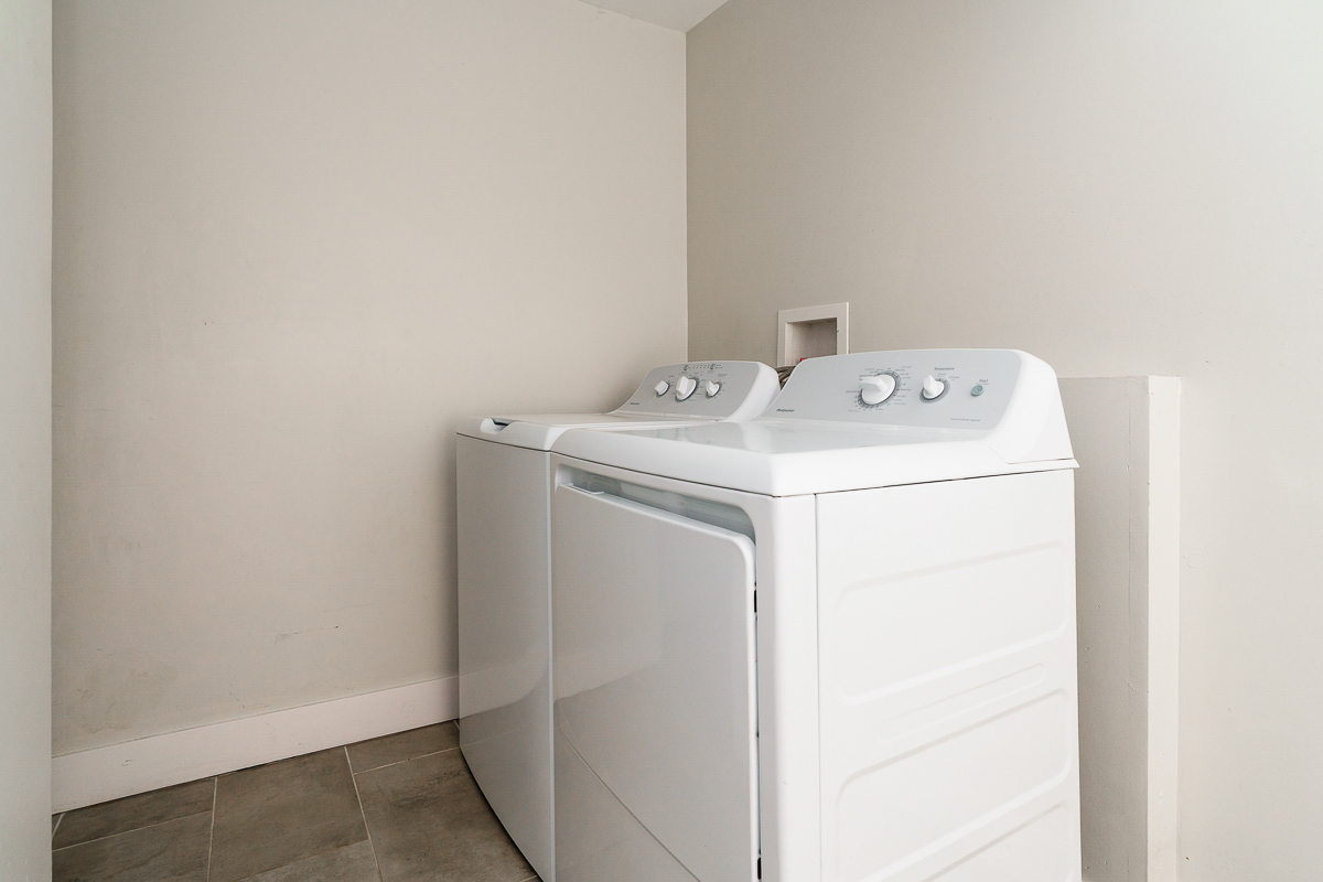 857-859 Wilson Ave-22