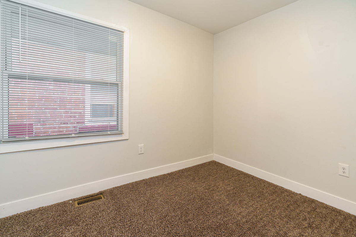 857-859 Wilson Ave-52