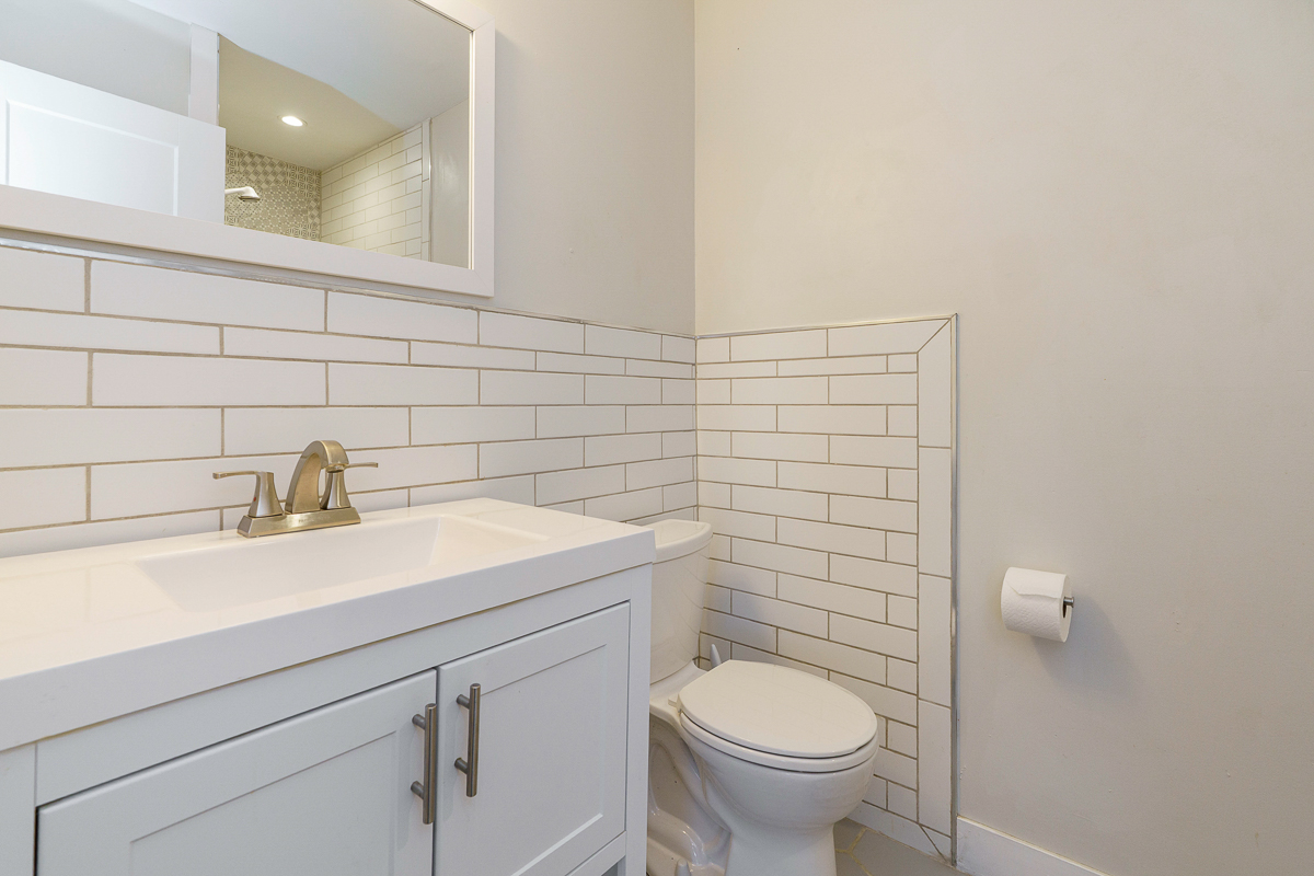 857-859 Wilson Ave-56