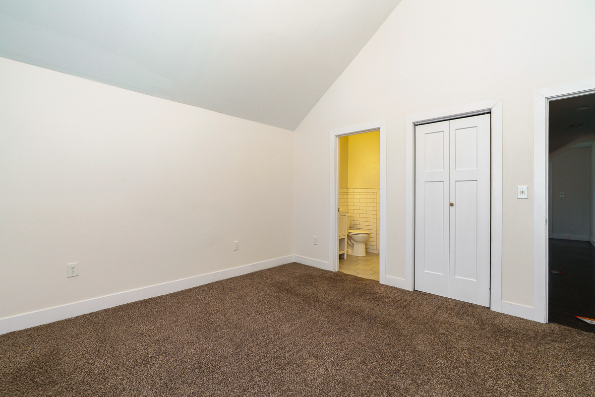 857-859 Wilson Ave-57