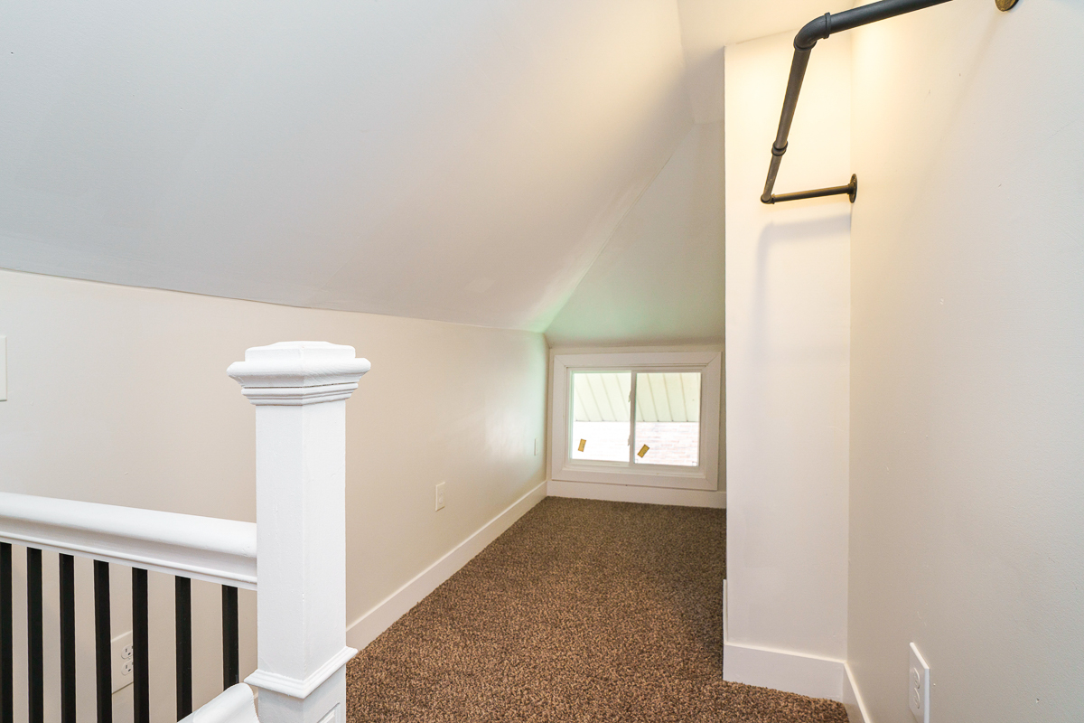 857-859 Wilson Ave-59