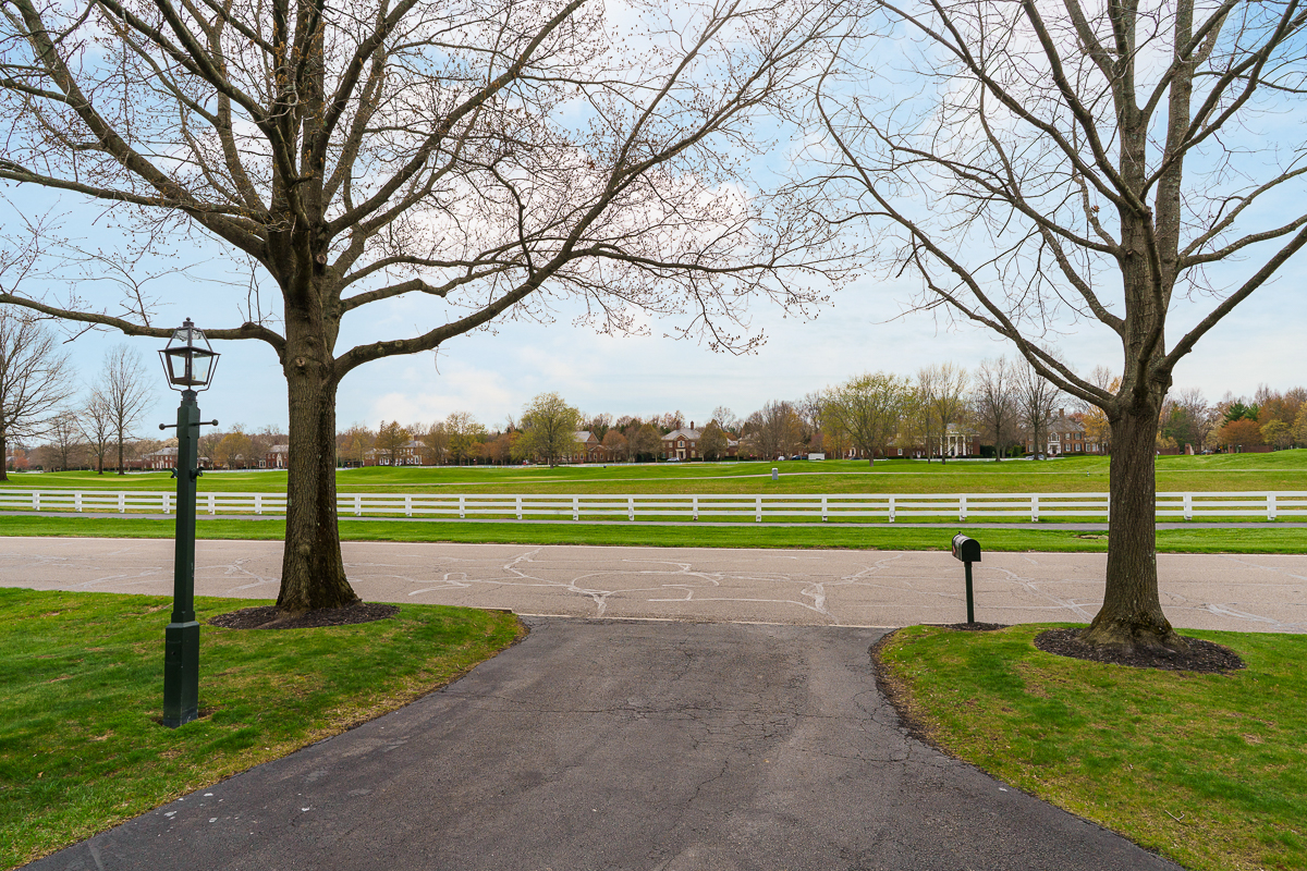 4945 Yantis Dr ext-12