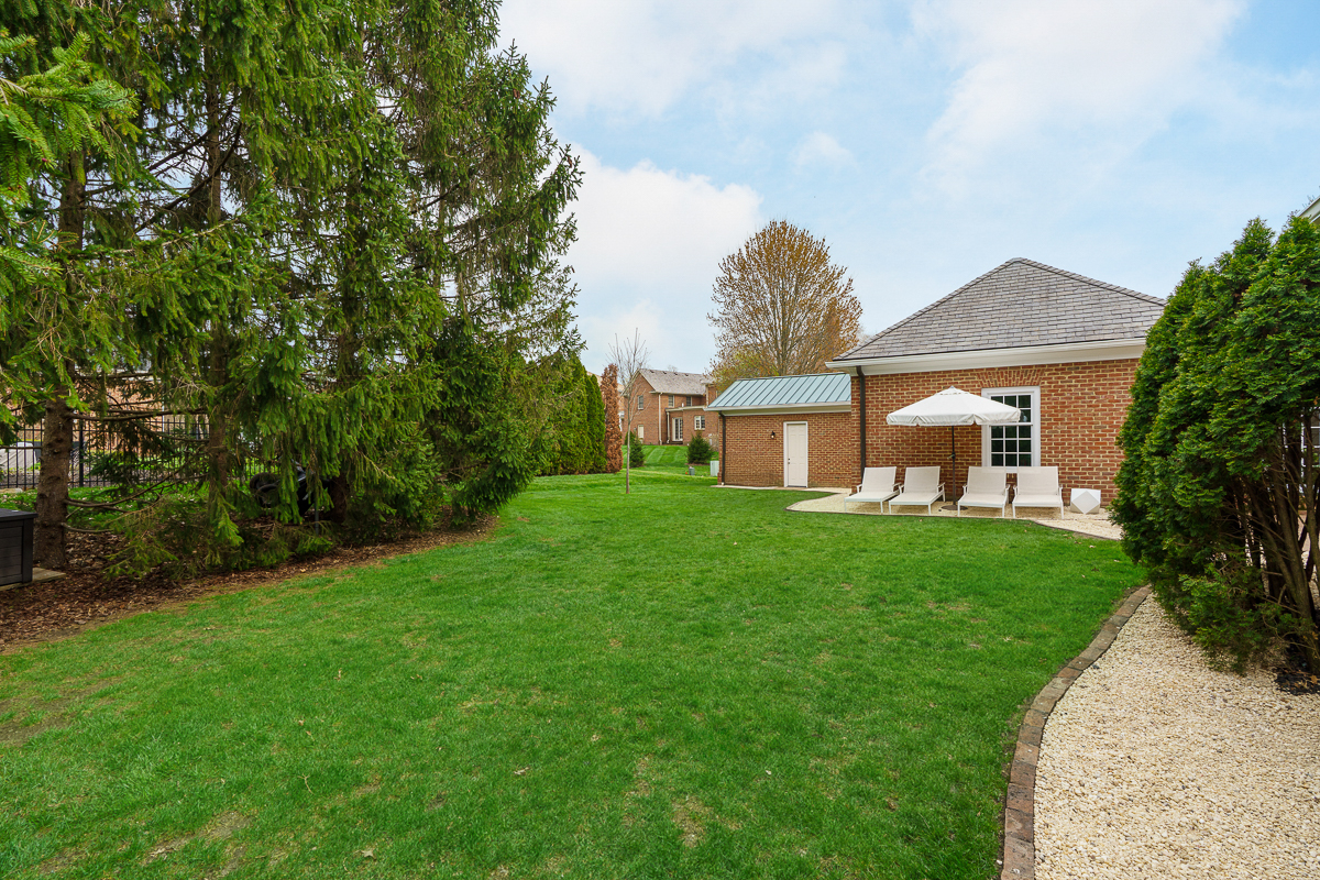 4945 Yantis Dr ext-14