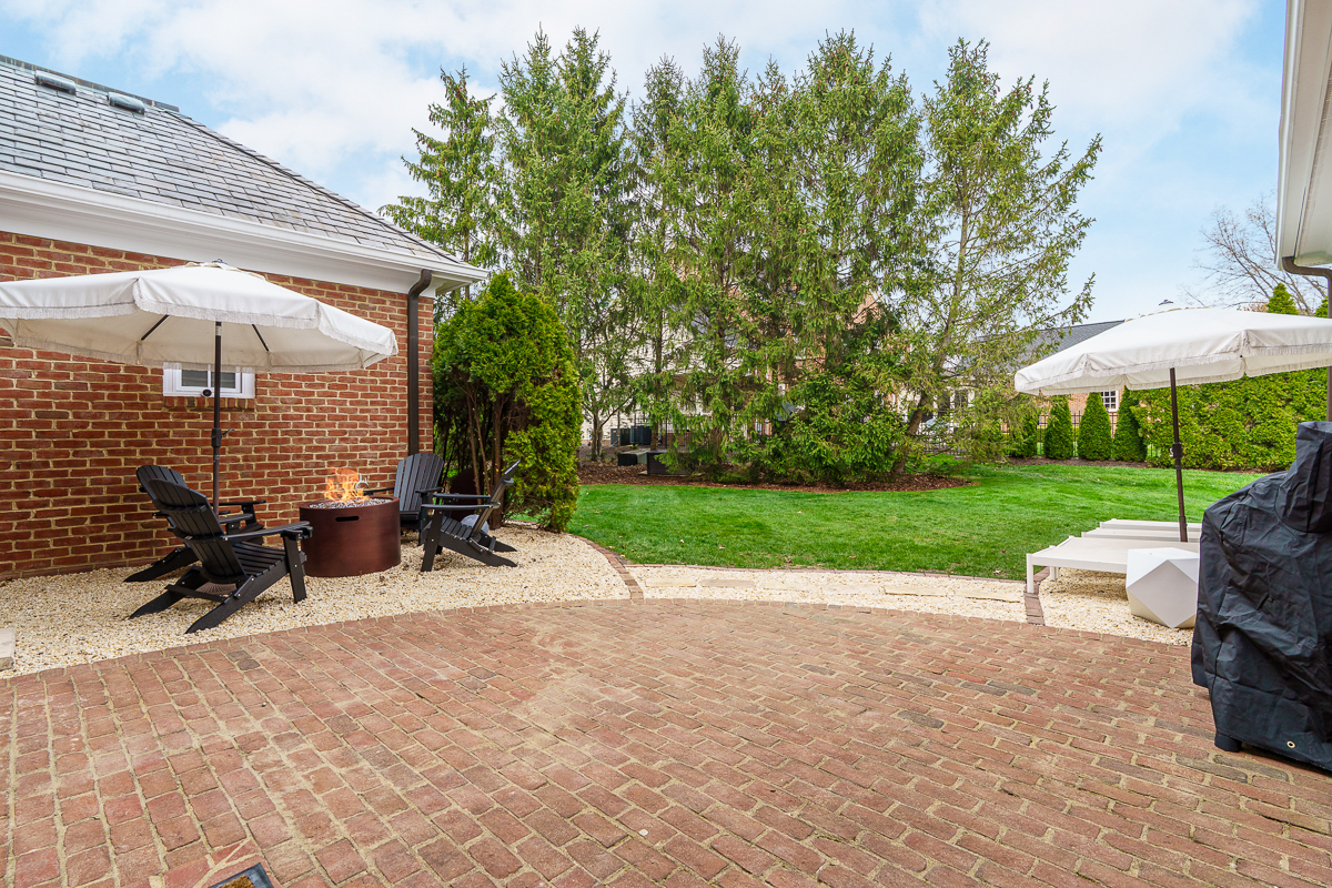 4945 Yantis Dr ext-16