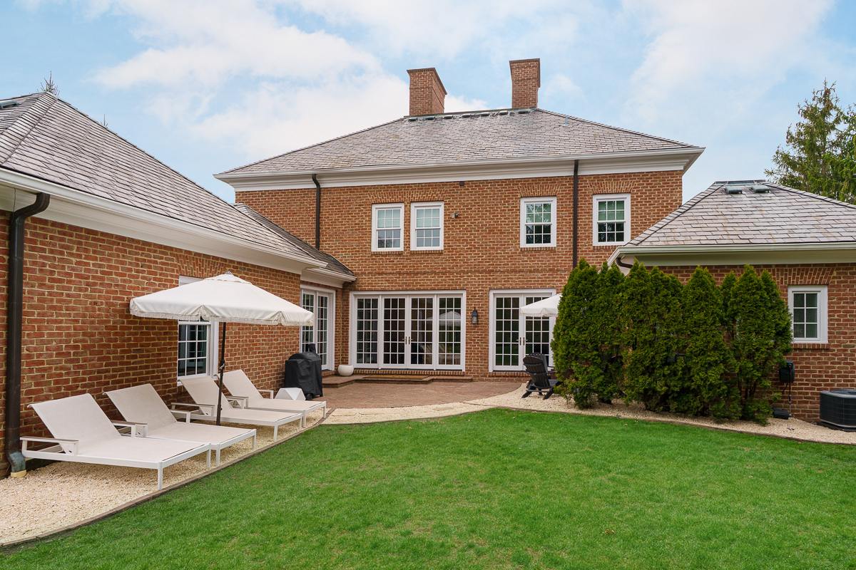 4945 Yantis Dr ext-17